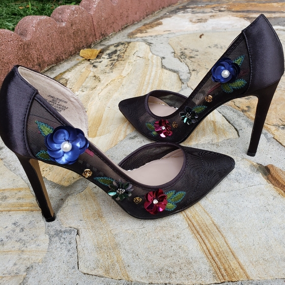 Betsy Johnson Jewel Pump - Picture 6 of 16